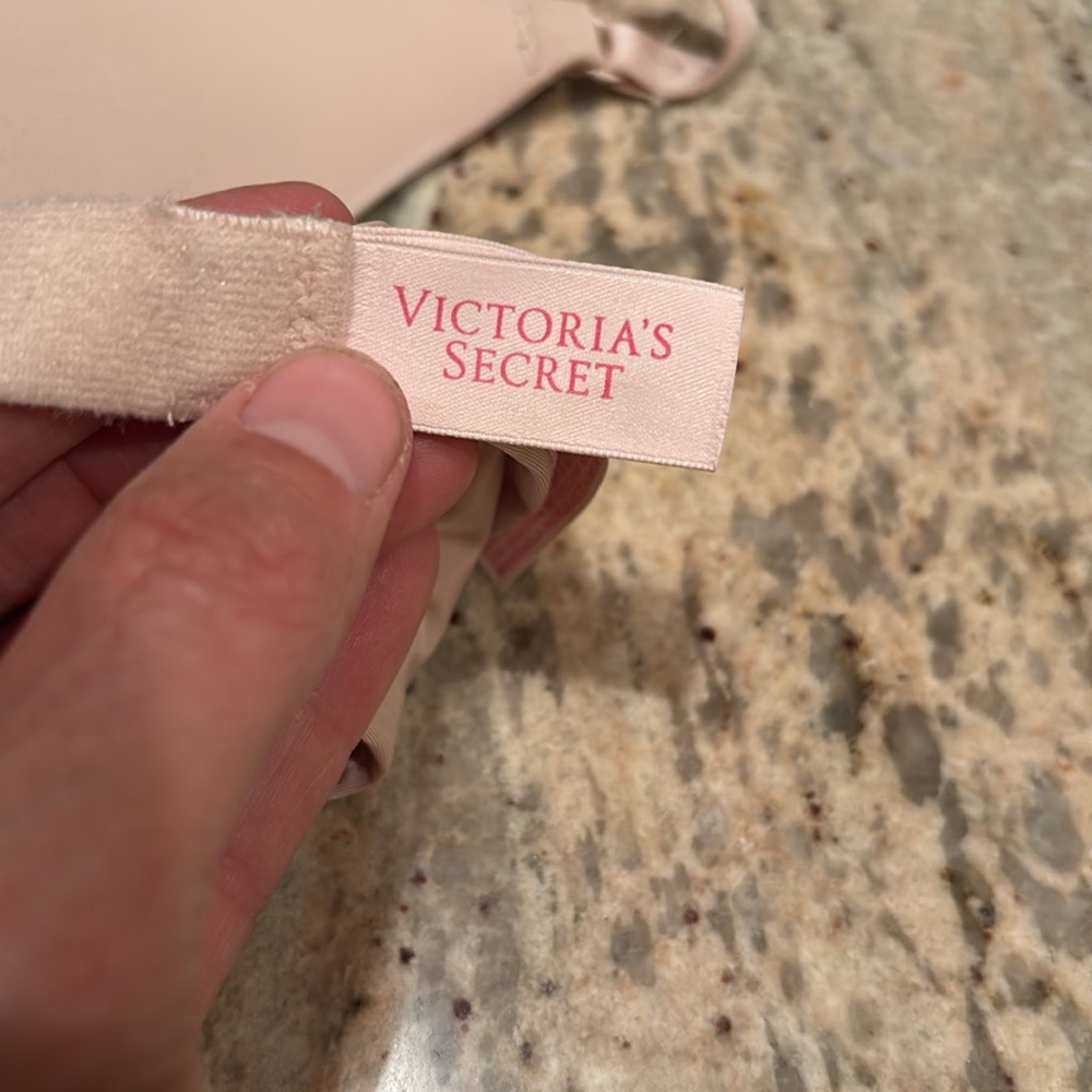 Victoria's Secret Nude Bra - Picture 6 of 7